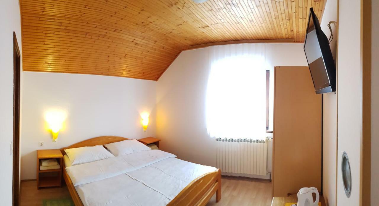 Отель House Anamarija Селиште-Дрежничко Экстерьер фото